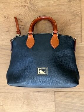 Dooney & Bourke Pebble Grain Leather Zip Satchel Bag Black Tan Classic Preppy